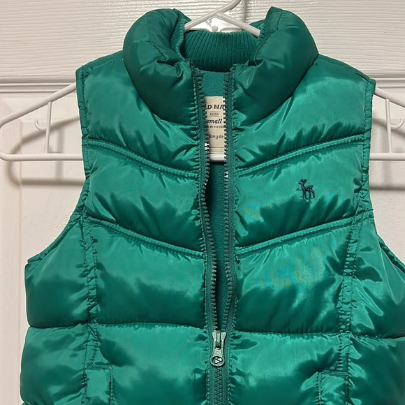 Old Navy Girls Green Puffer Vest.  Size Small - Picture 2 of 10